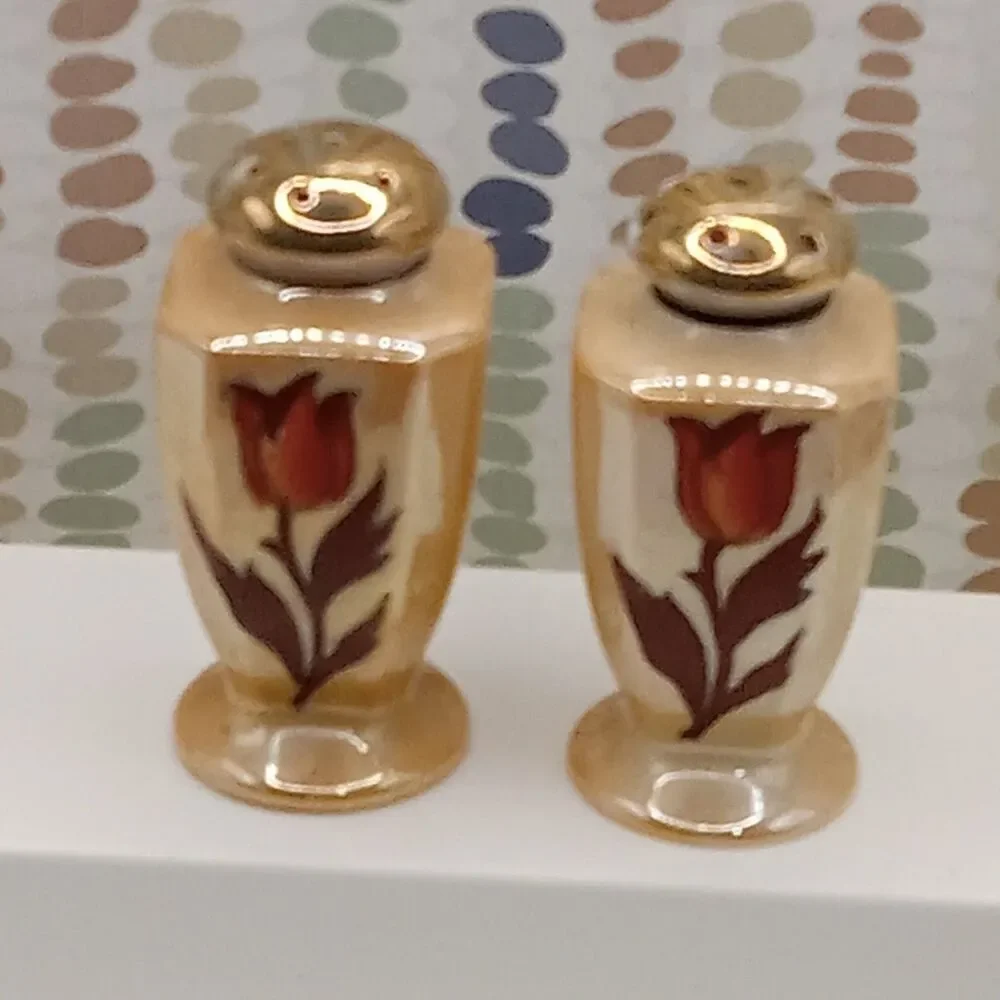 Japan Lusterware Tan TULIP Porcelain Vtg Salt Pepper Shakers 3 in Hand Painted